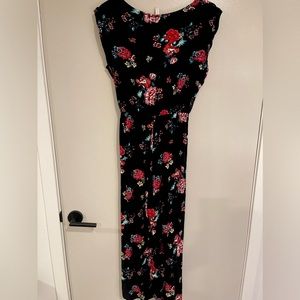 Xhilaration Black floral jumpsuit 🌺🌸 Size M